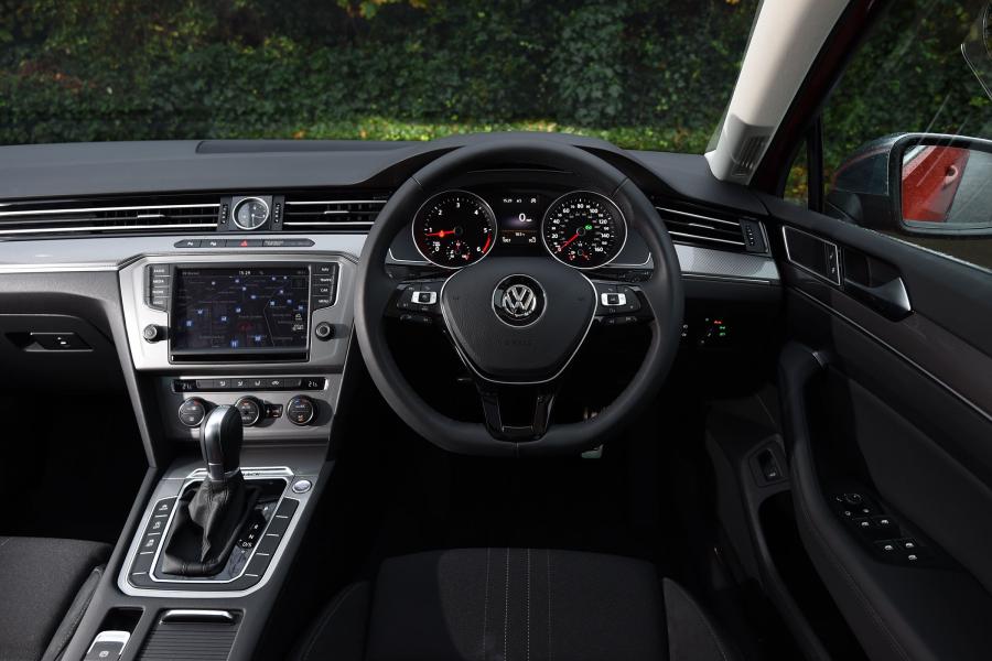  Volkswagen Passat Alltrack 2015 года  (UK) (фото 6 из 6)